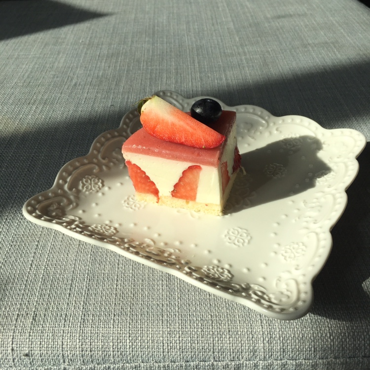四寸草莓酸奶慕斯的做法