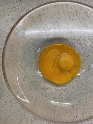 蛋黄溶豆（无糖）的做法 步骤1