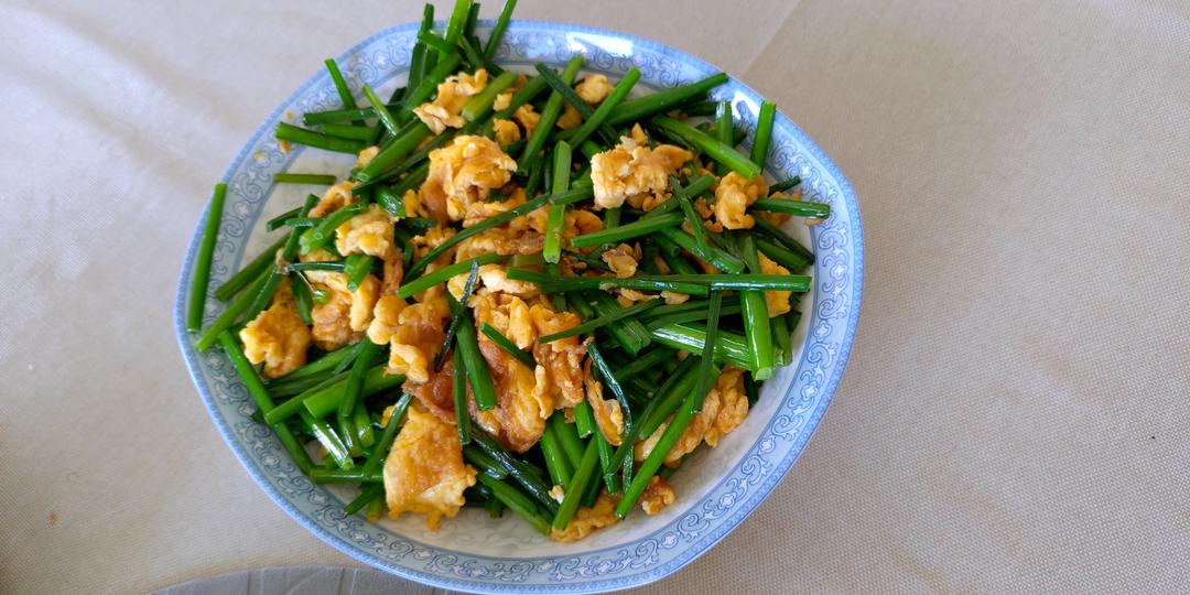 韭菜苔炒鸡蛋-经常吃韭菜，却不知道韭菜苔还能这样吃，1分钟学会韭菜的做法