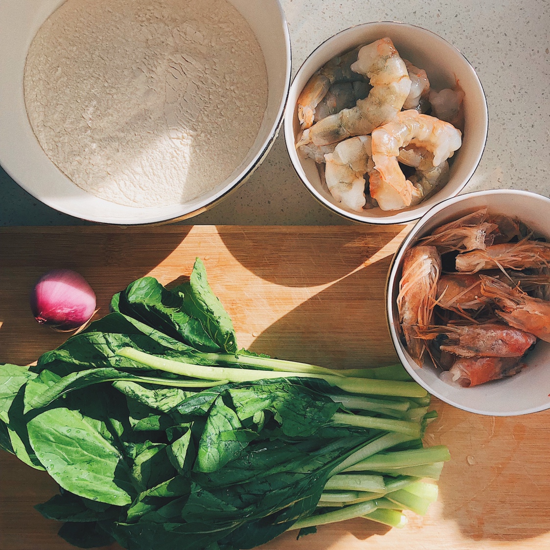 时蔬鲜虾疙瘩汤的做法 步骤1