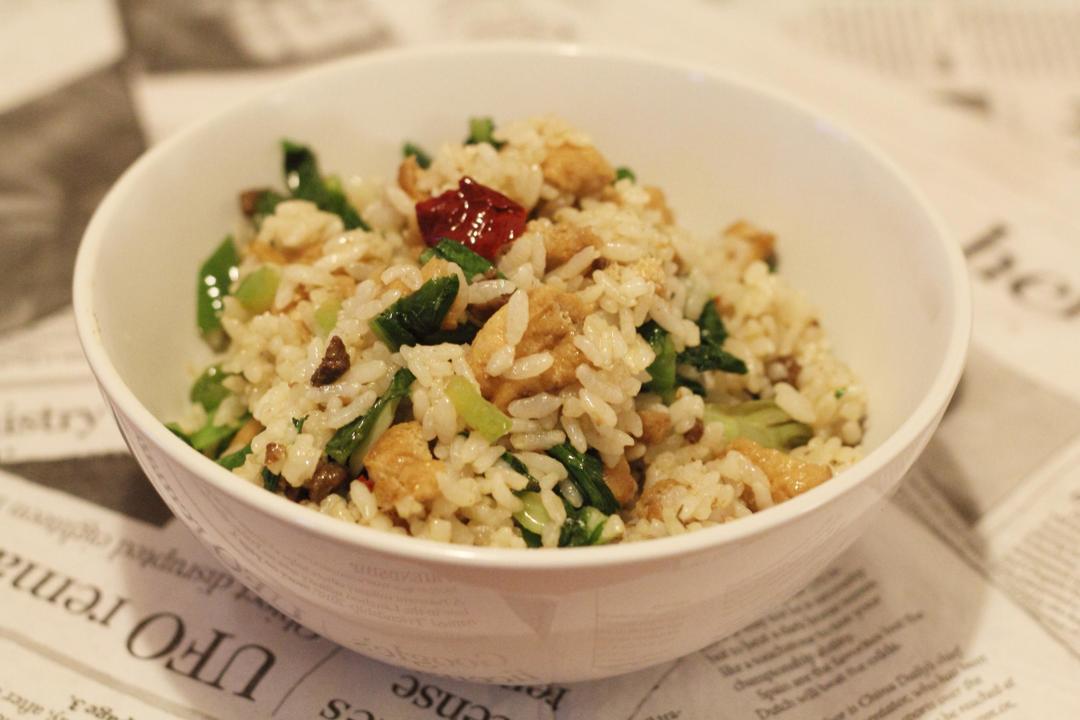 董太的私房菜--油麦菜炒饭的做法