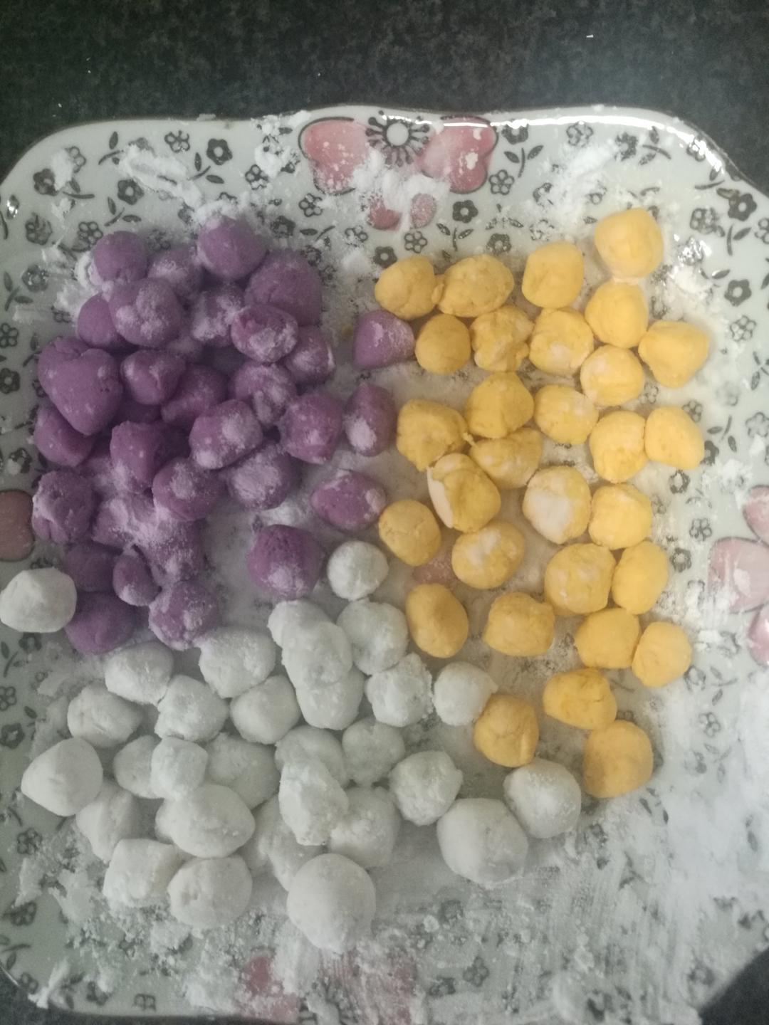 满足你的偷学欲望，“鲜芋仙”的三色芋圆在家也能轻松搞定！——三色芋圆