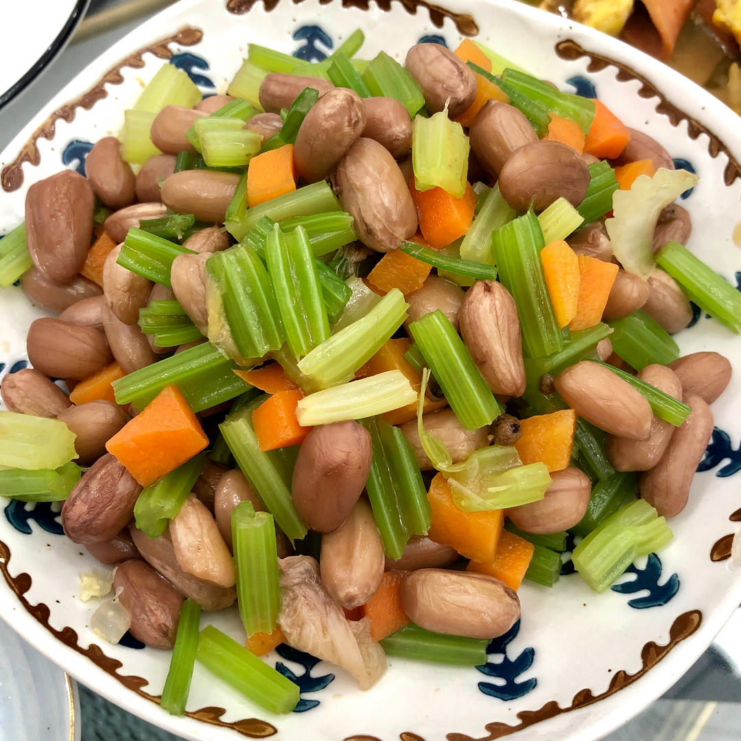 凉拌芹菜花生米胡萝卜