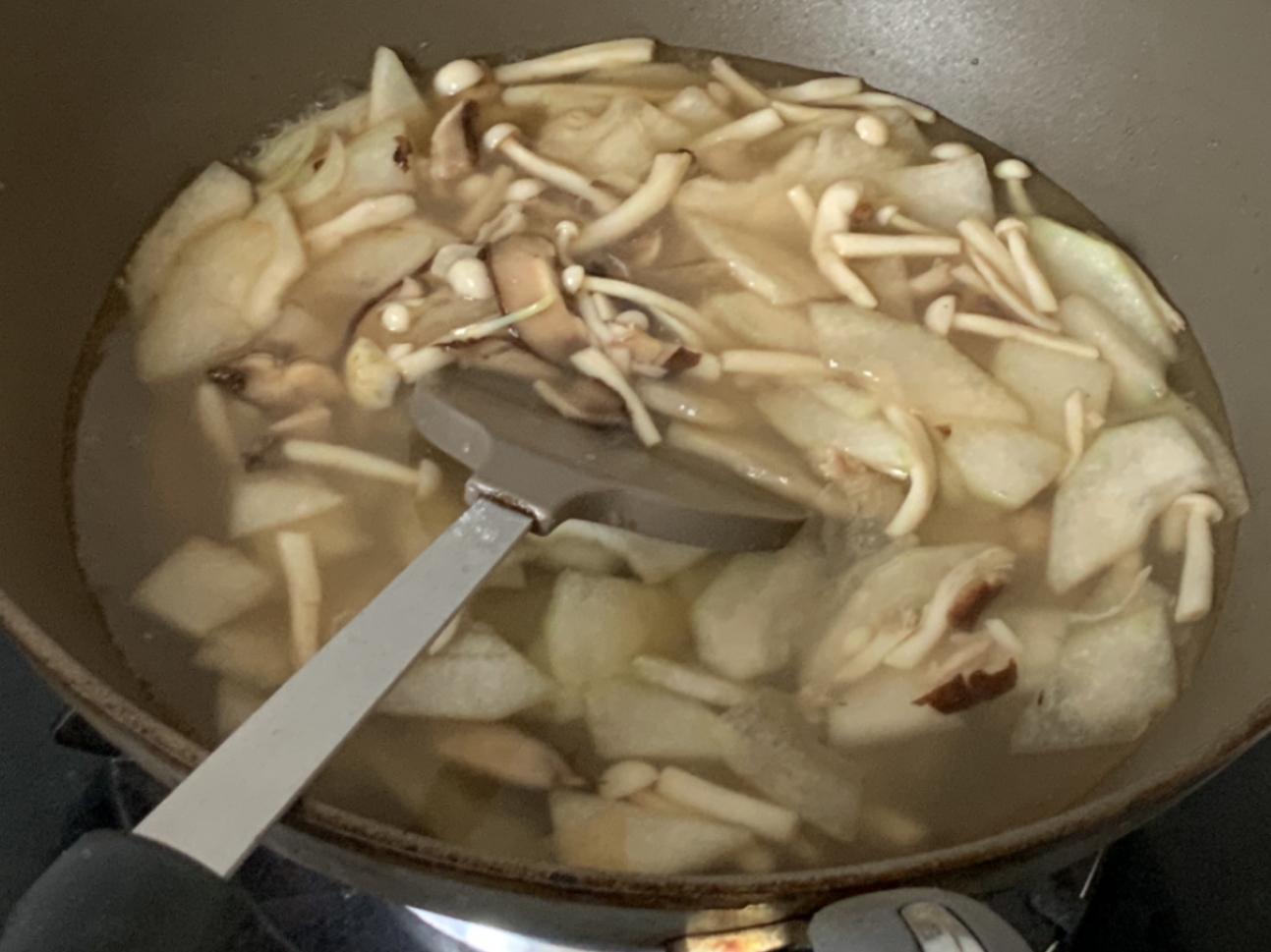 鱼丸冬瓜菌菇汤（新手）的做法 步骤7