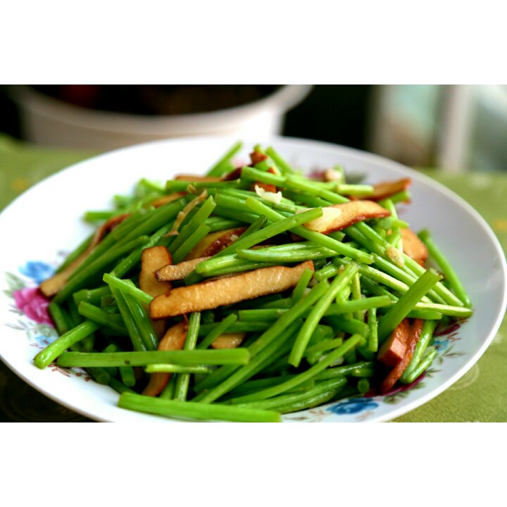 天山玄鸟做的芦蒿炒香干