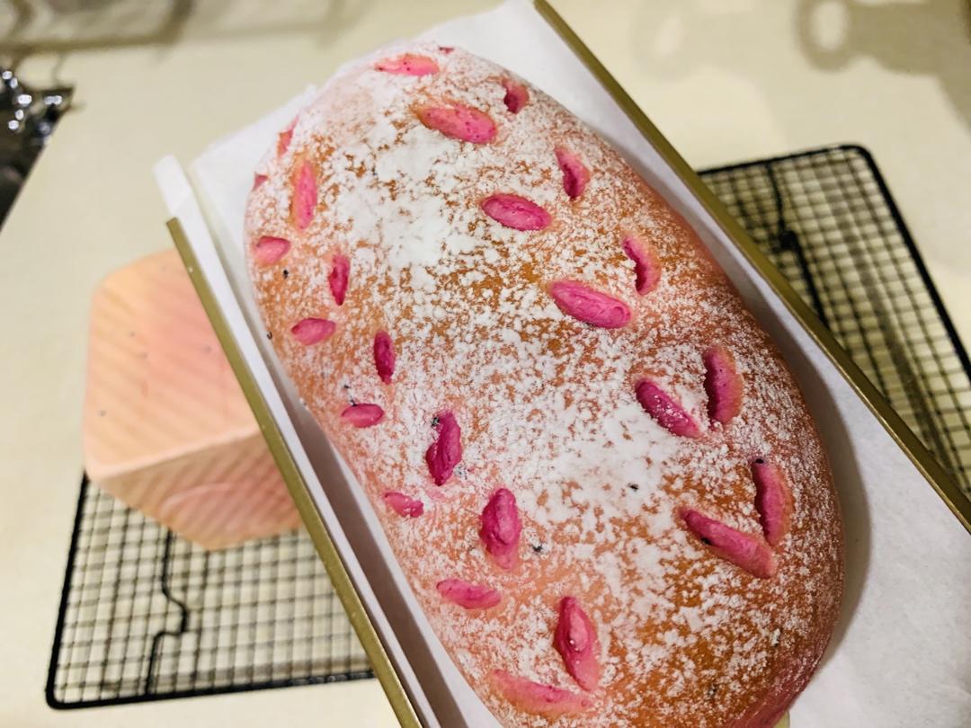 少女心满满的火龙果手撕吐司