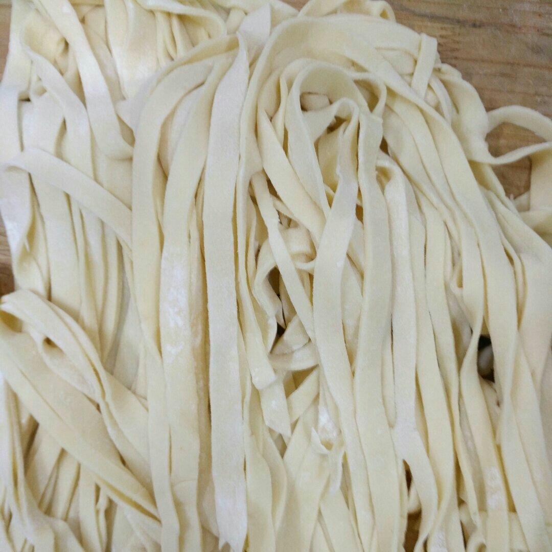 月满人间做的家常手擀面