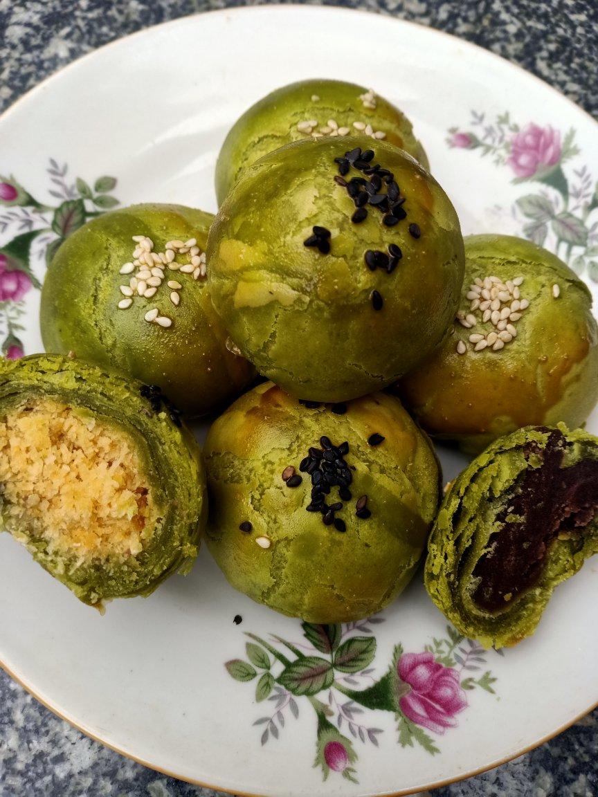 蛋黄酥（红豆沙馅）