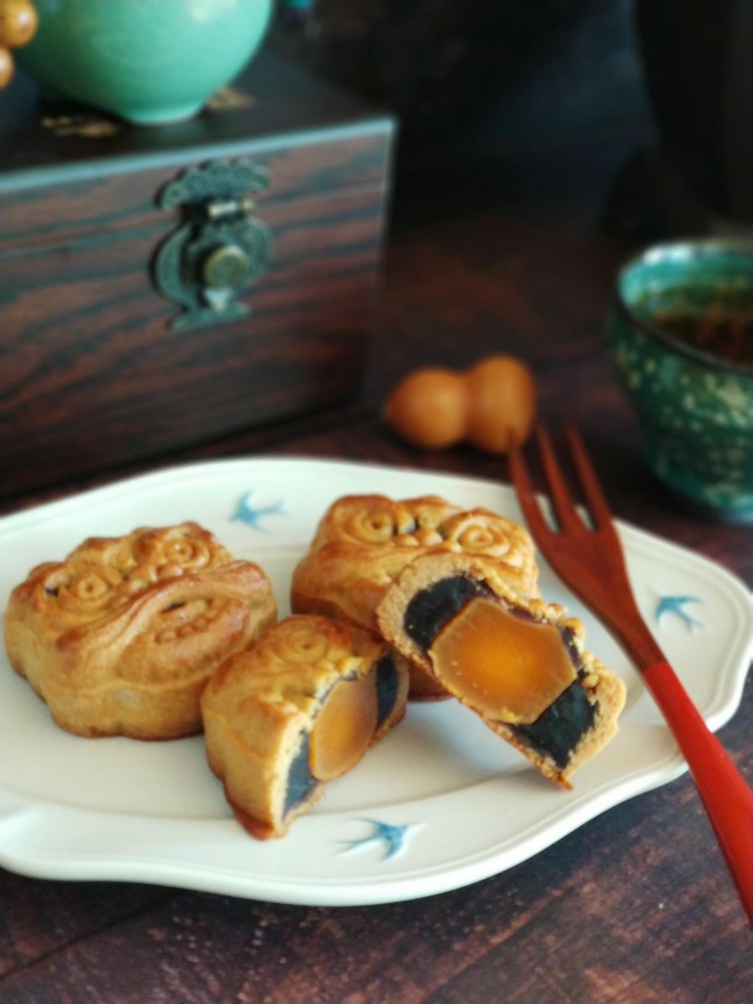 广式月饼－－蛋黄豆沙月饼