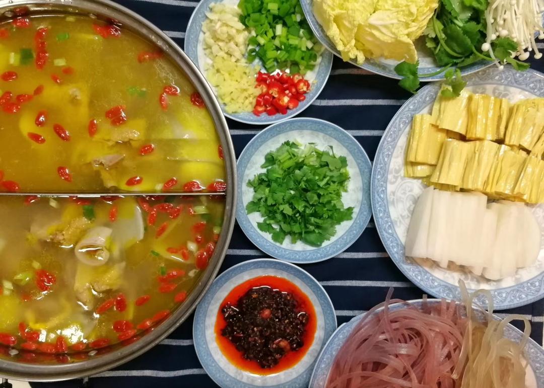 猪肚鸡火锅的做法