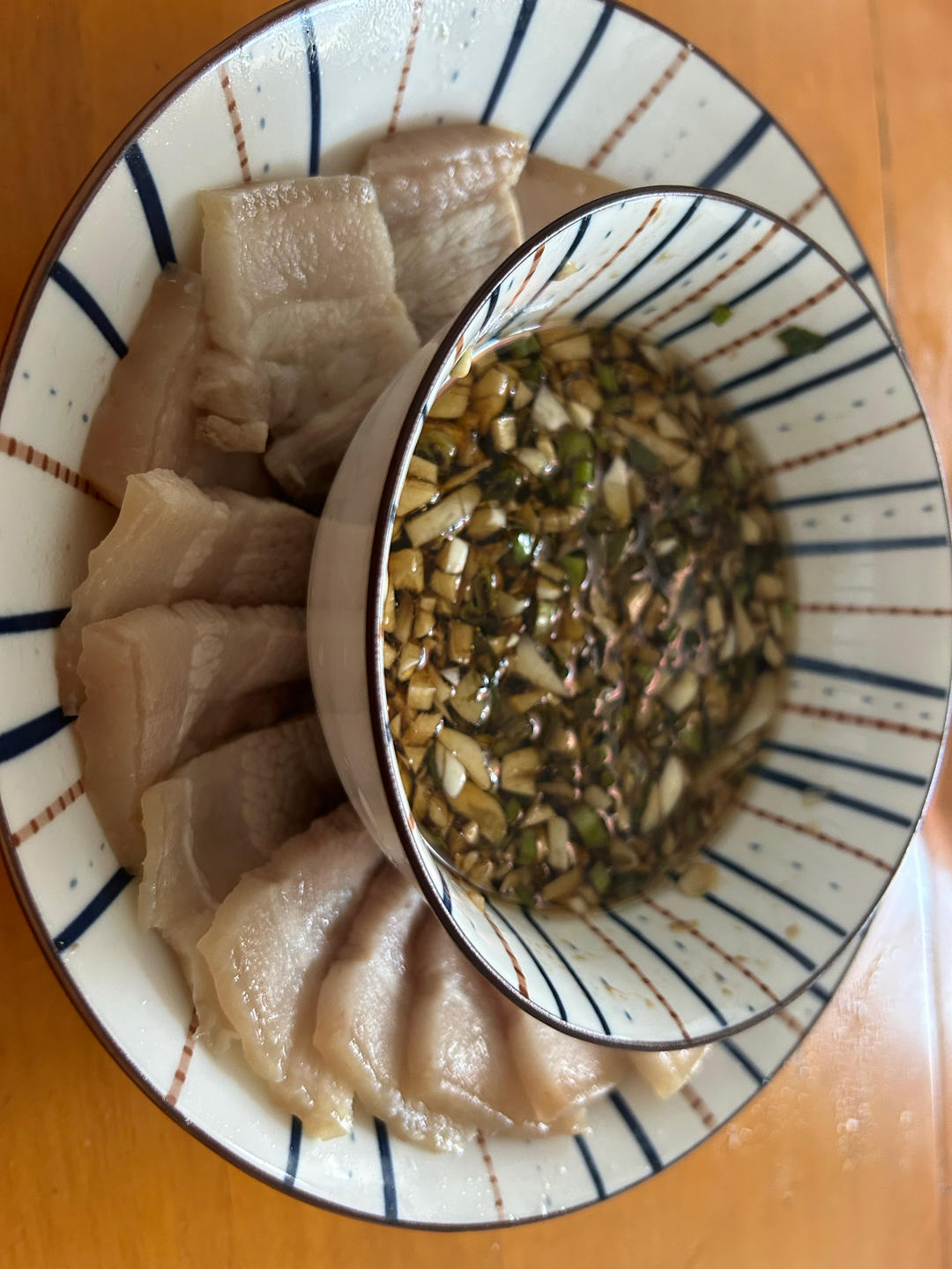 有时候，真的忍不住，搞一盘蒜泥白肉