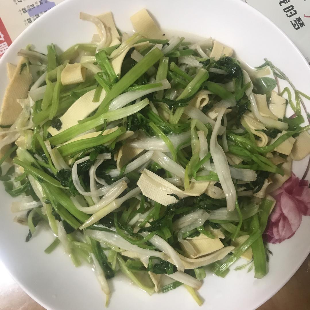 水芹菜炒香干