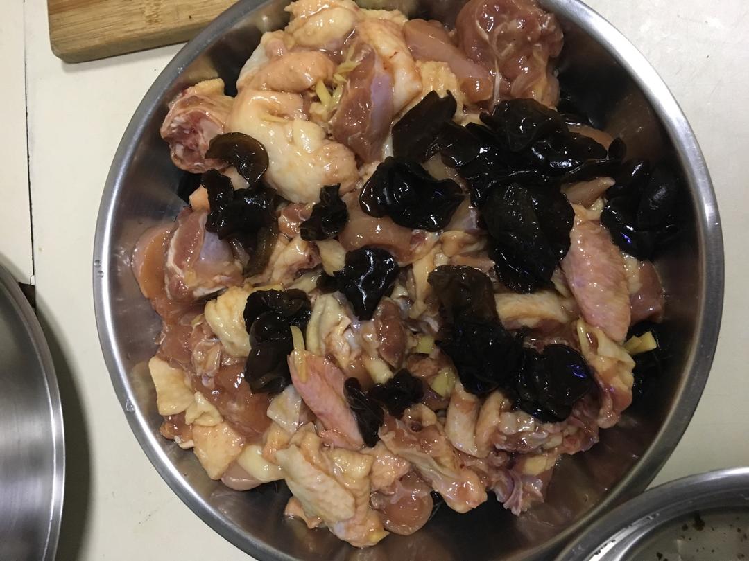 金针云耳蒸滑鸡