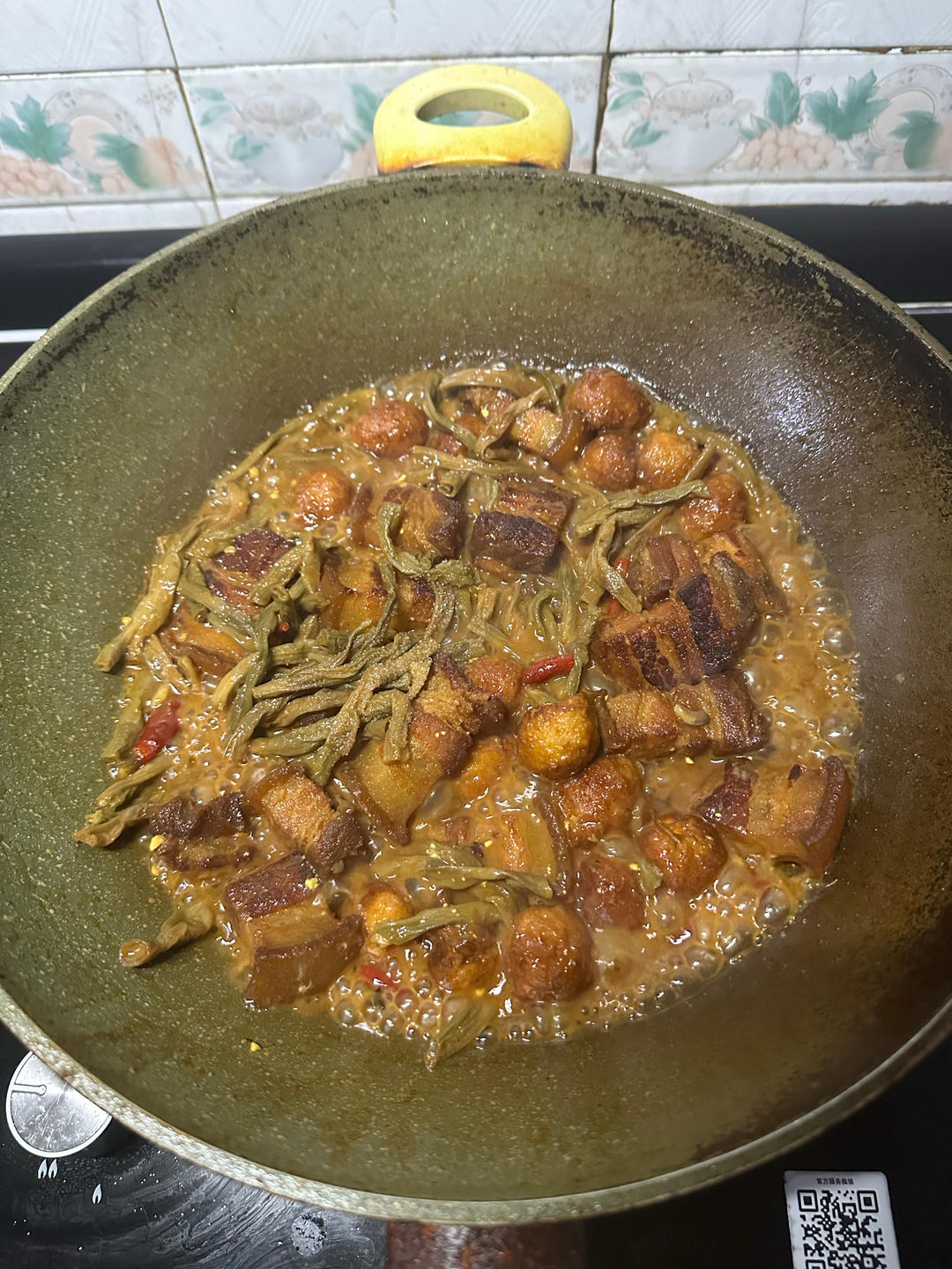 红烧肉炖鹌鹑蛋