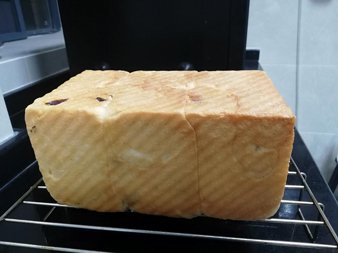 我最近每天做一个的葡萄干吐司，真的超松软好吃！