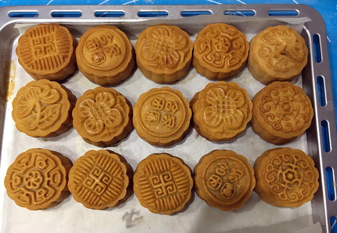 广式月饼—蛋黄莲蓉月饼