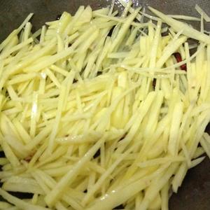 素炒尖椒土豆丝的做法 步骤6