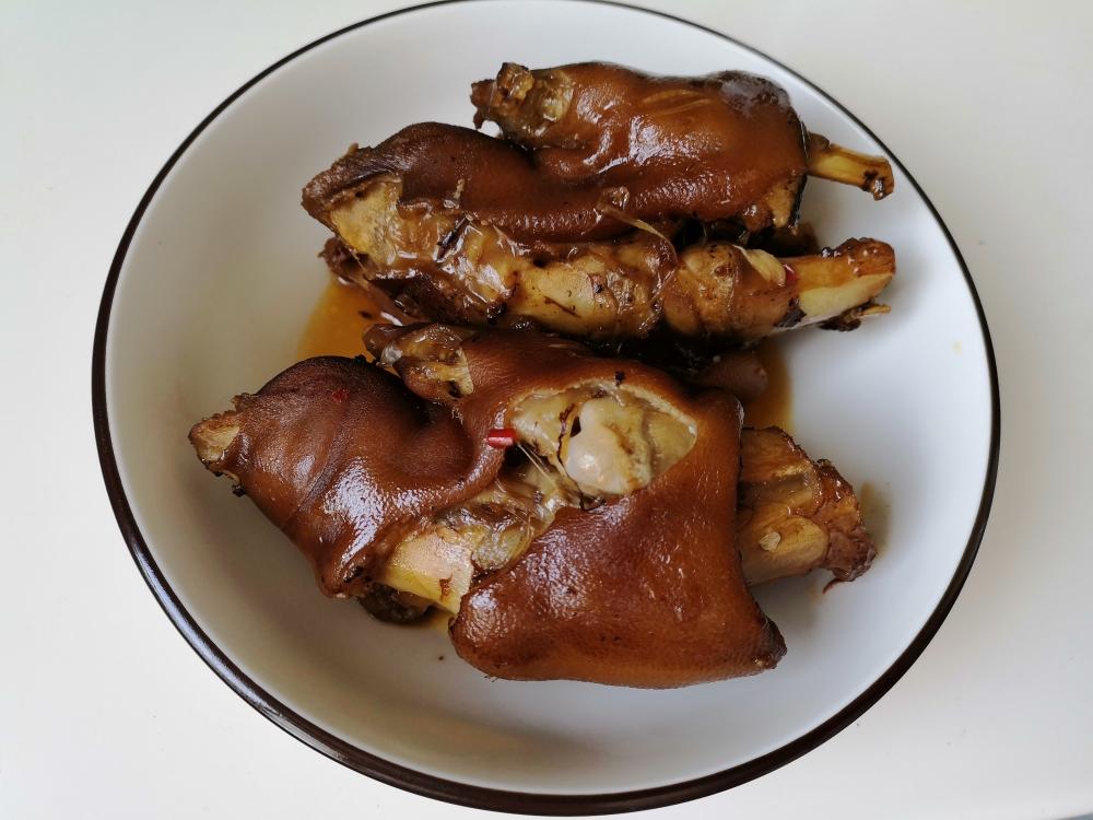 香辣炖猪蹄的做法