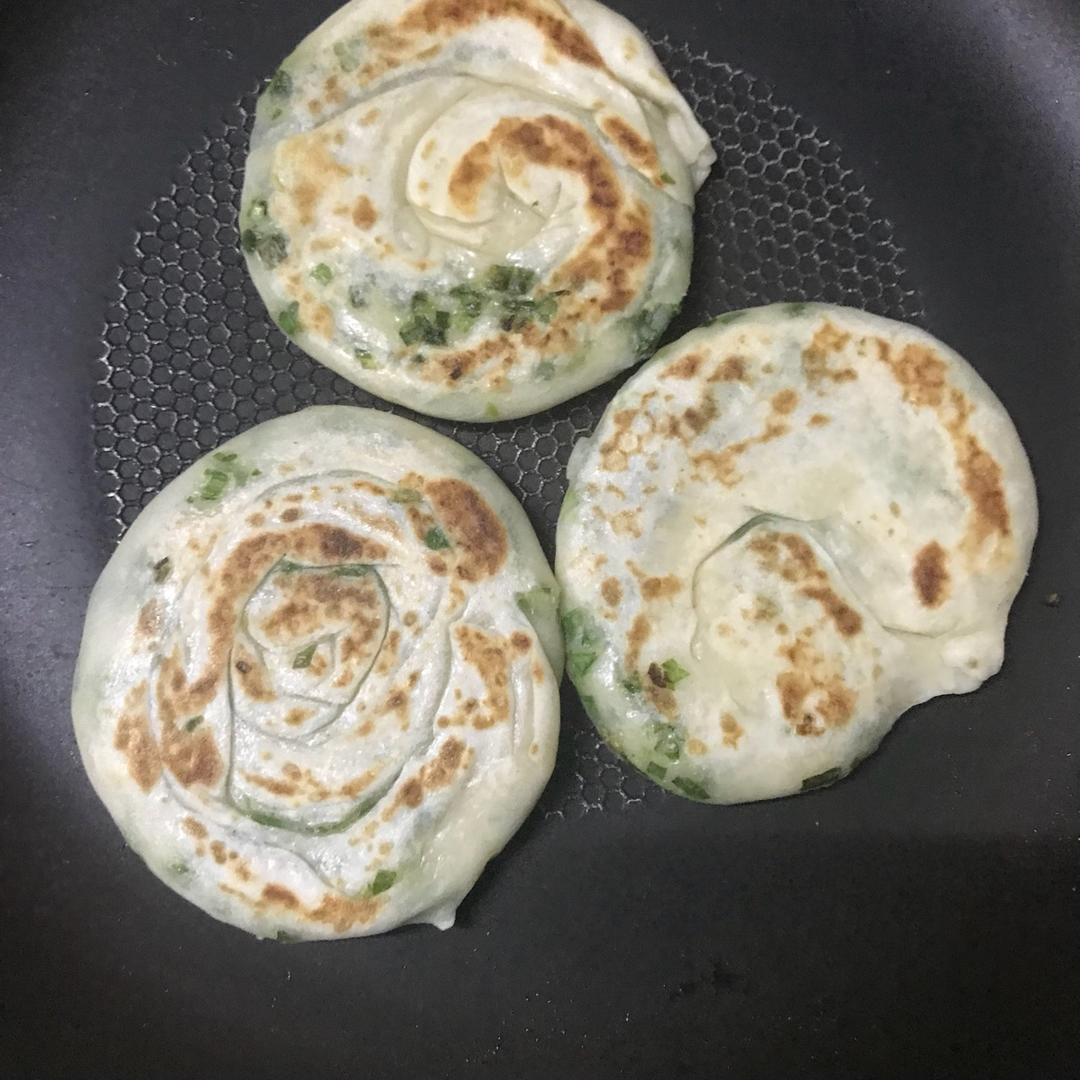 堂妈教你做飘香葱油饼