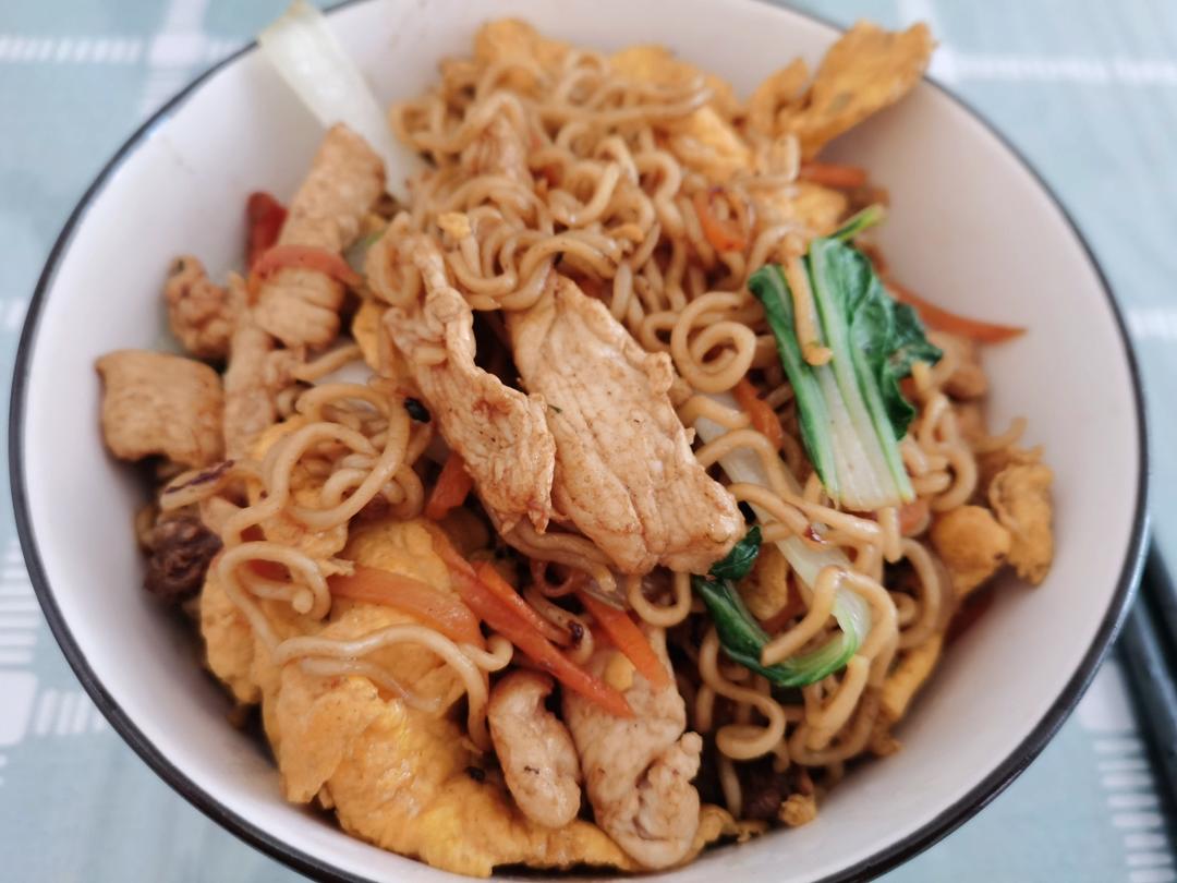 秒杀路边摊的炒方便面