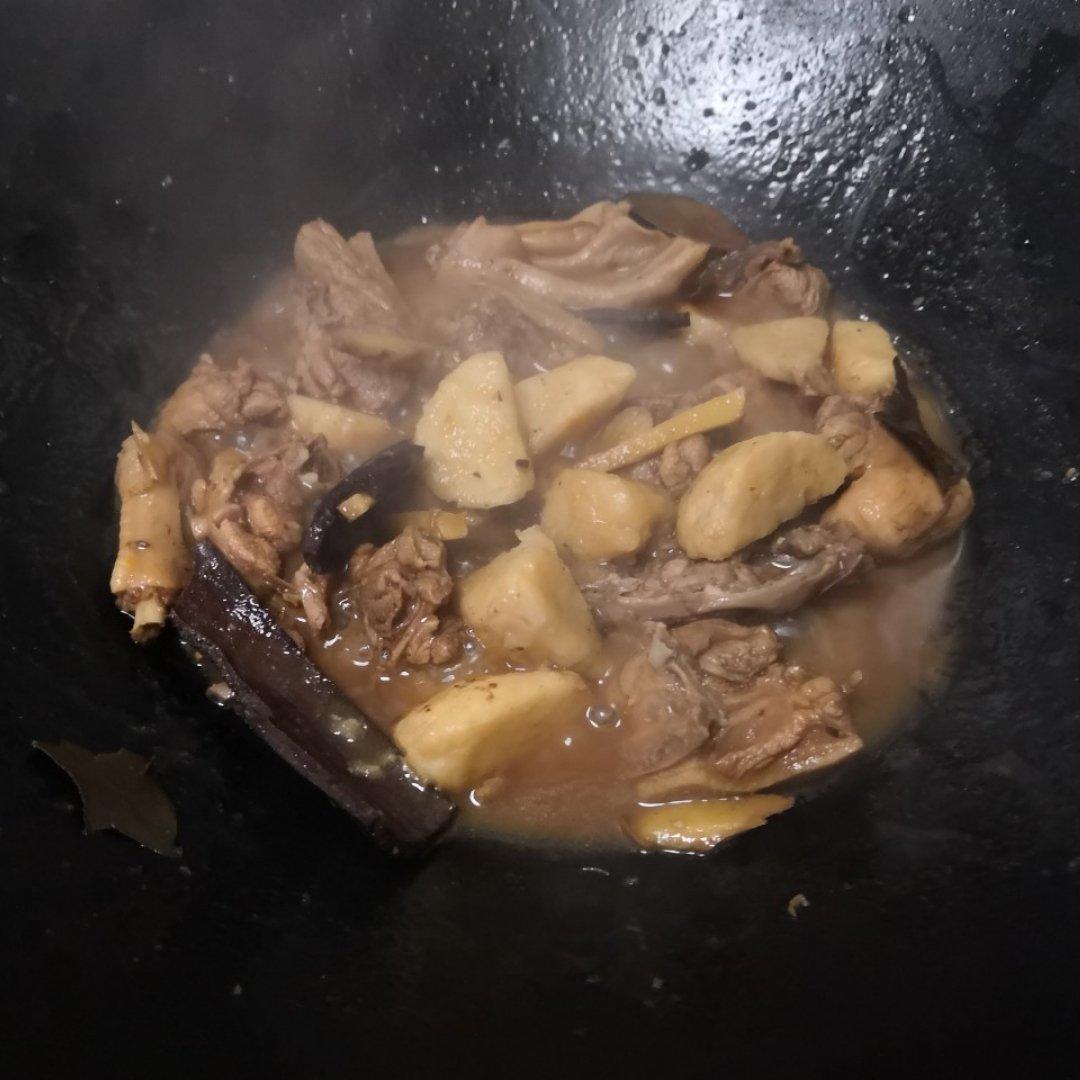 土豆焖鸭