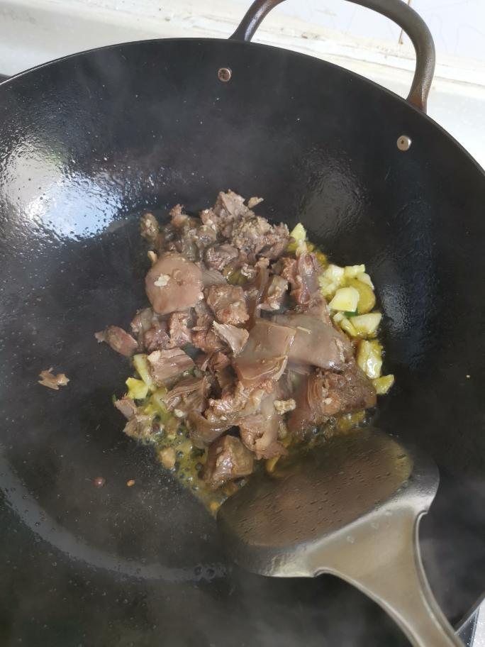 牛肉烧土豆的做法 步骤4