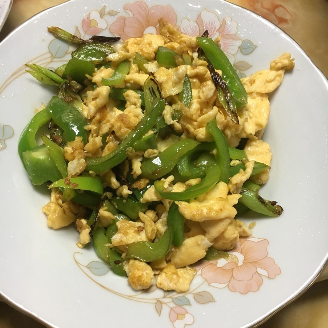 青椒炒鸡蛋（快手下饭菜）