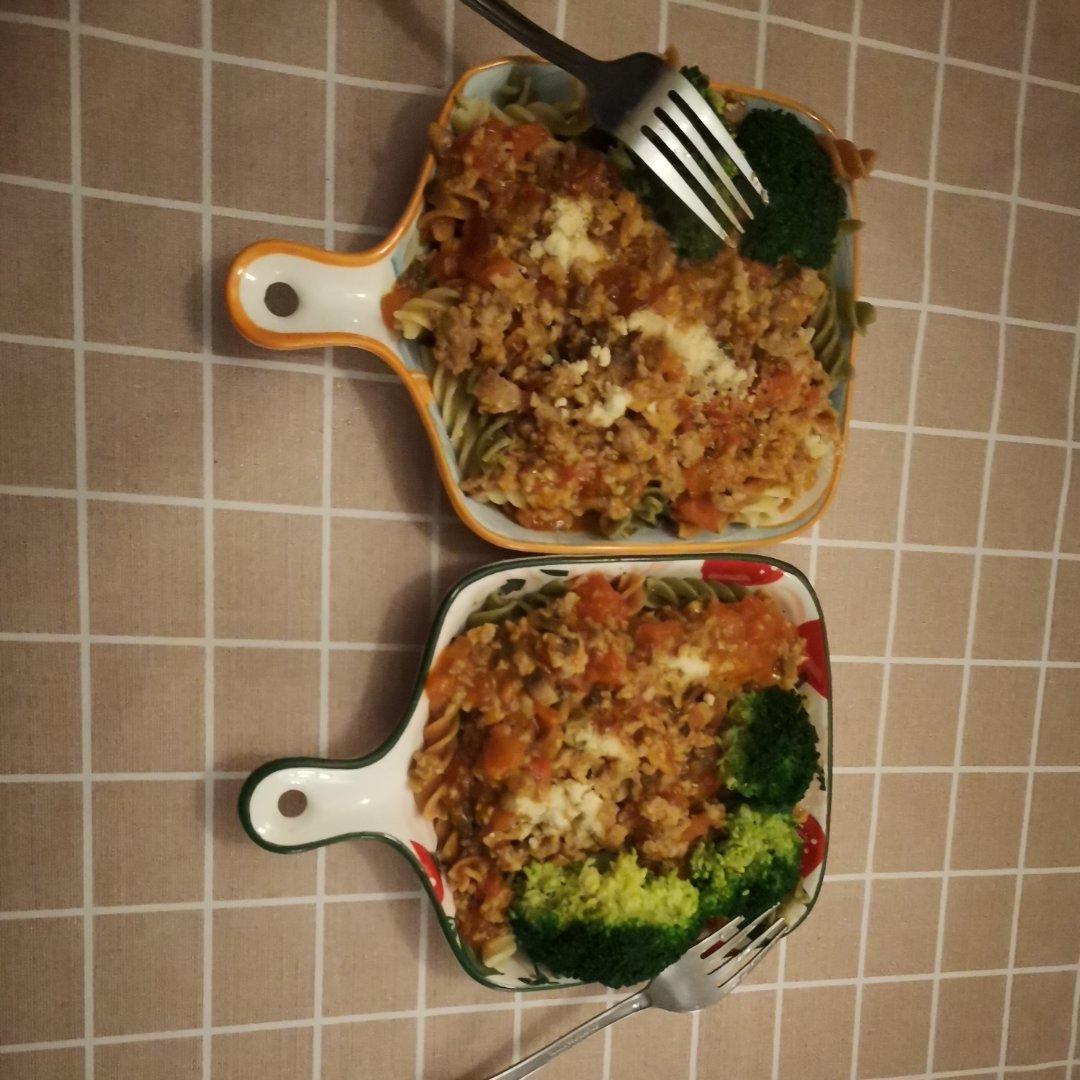 蕃茄蘑菇肉酱意大利面