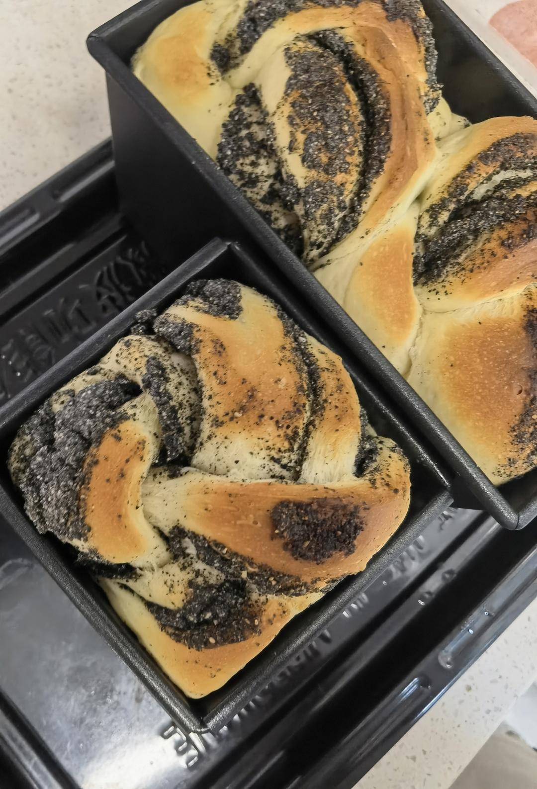 料多多系列--黑芝麻奶酥小吐司