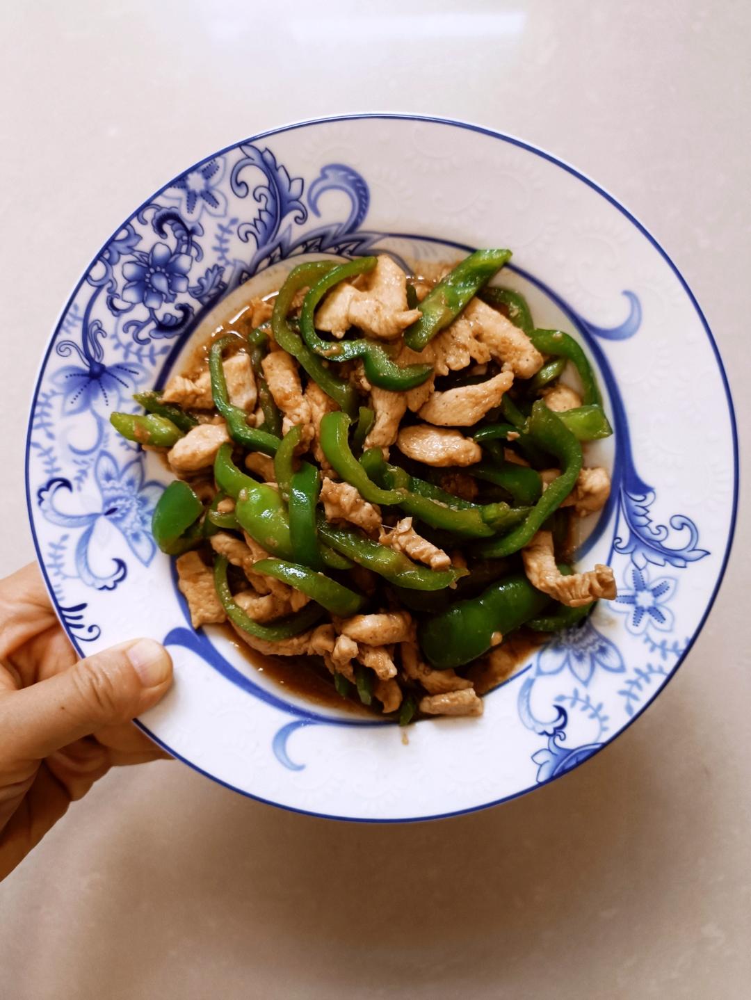 巨好吃的青椒炒鸡胸肉丝，超下饭