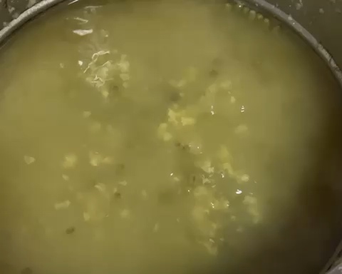 绿豆汤(超容易出沙，不变色)的做法 步骤5