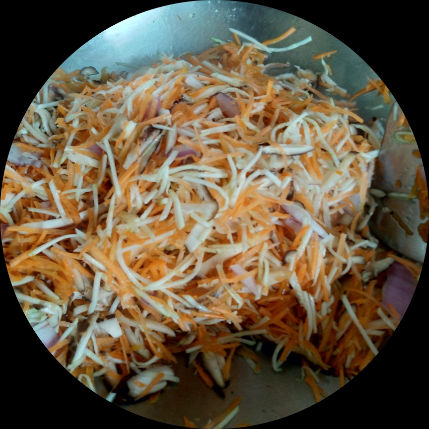 自制蘑菇🍄、胡萝卜、玉米、豆腐素馅饺子的做法 步骤2
