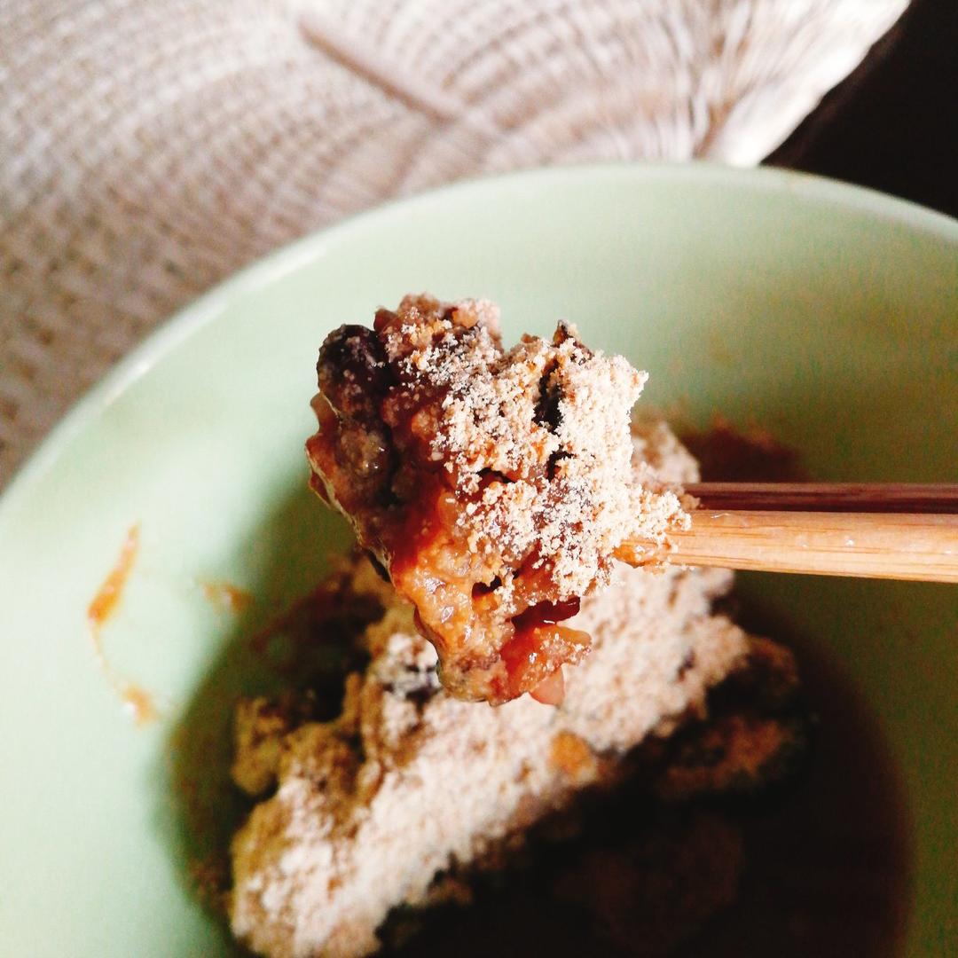 红糖汁黄豆粉配粽子