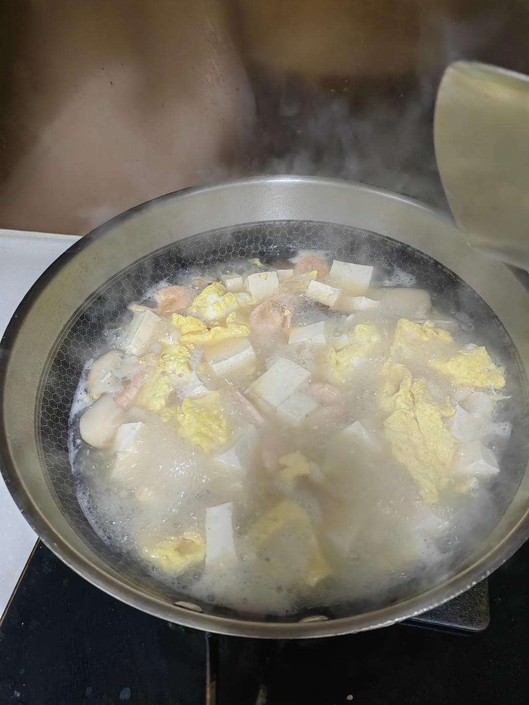 豆腐鲜虾菇菌汤