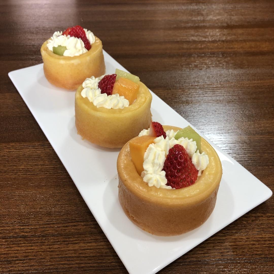 草莓鲜奶杯蛋糕