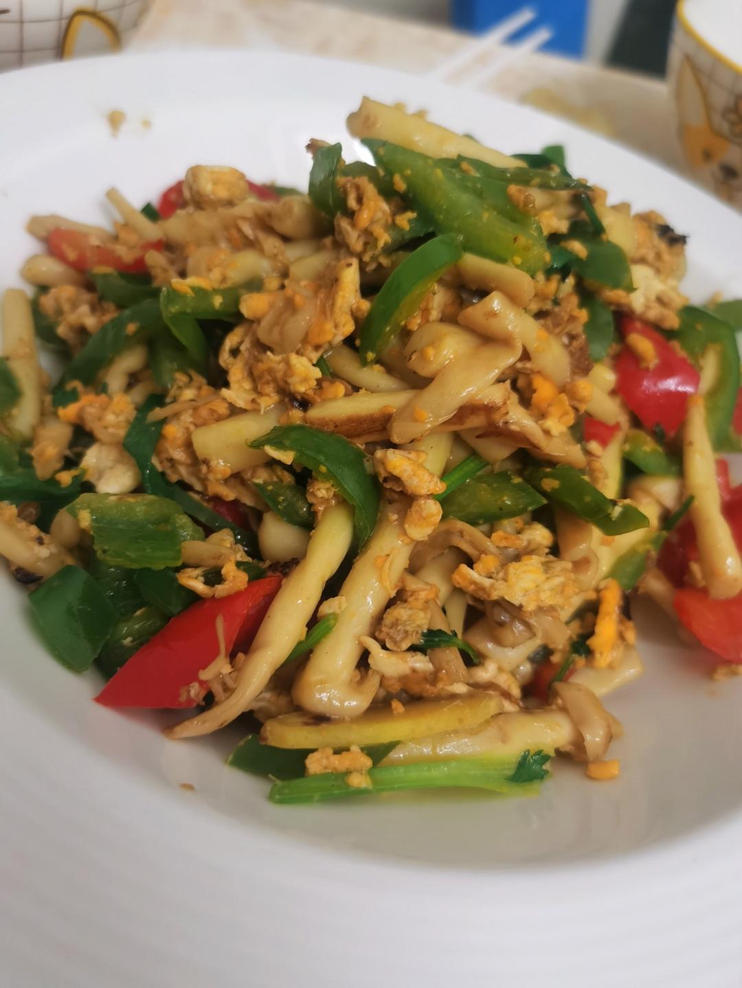 素菜：鸡蛋炒白玉菇木耳