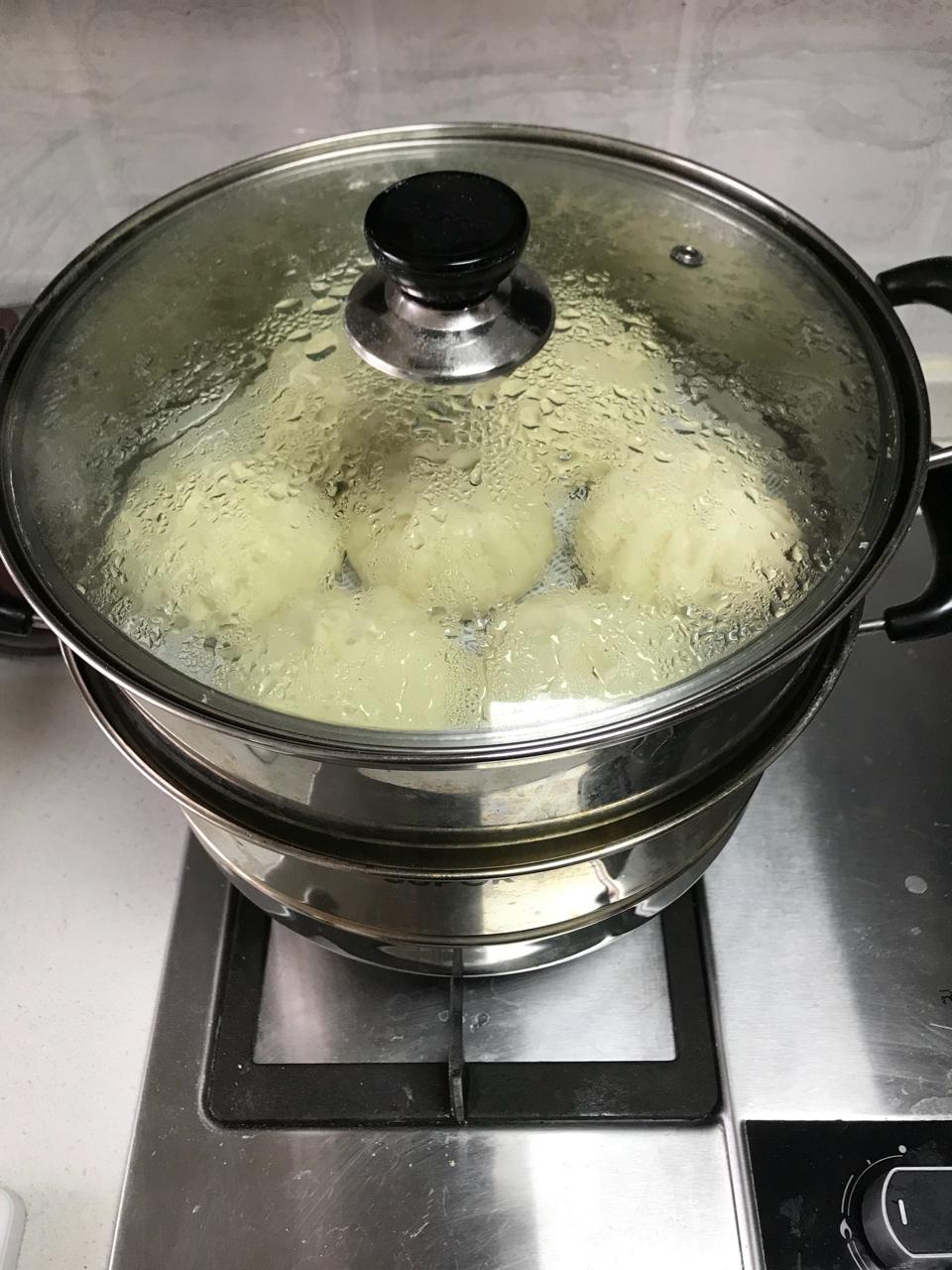 松软多汁的肉包子