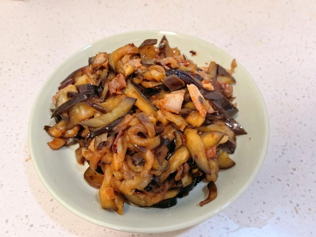 茄丝炒肉丝：家常美味，百吃不厌