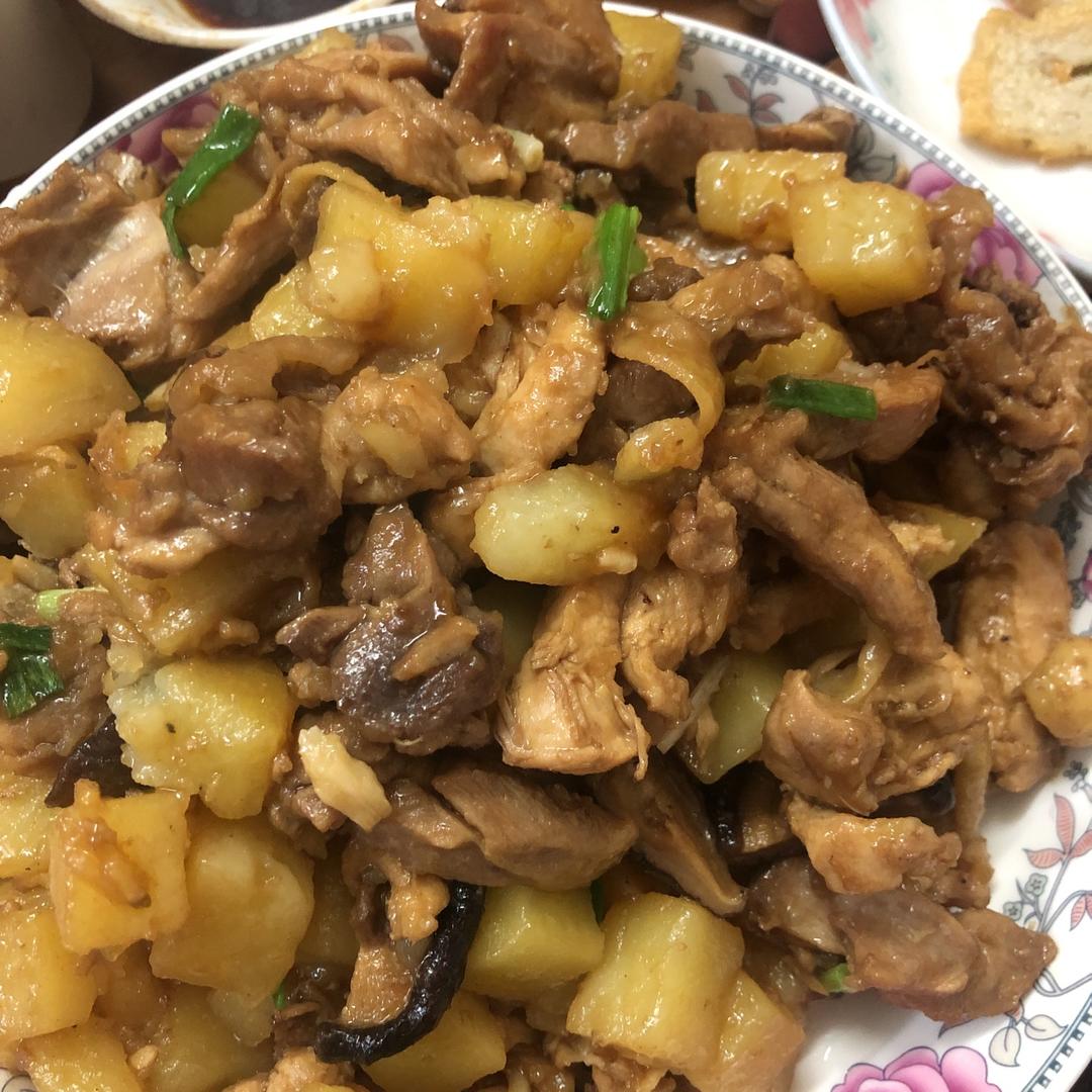香菇鸡肉炖土豆