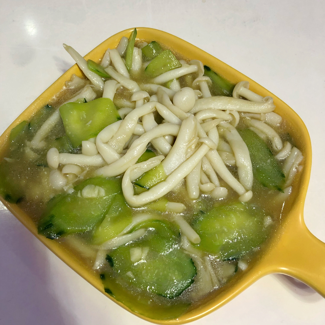 黄瓜炒海鲜菇