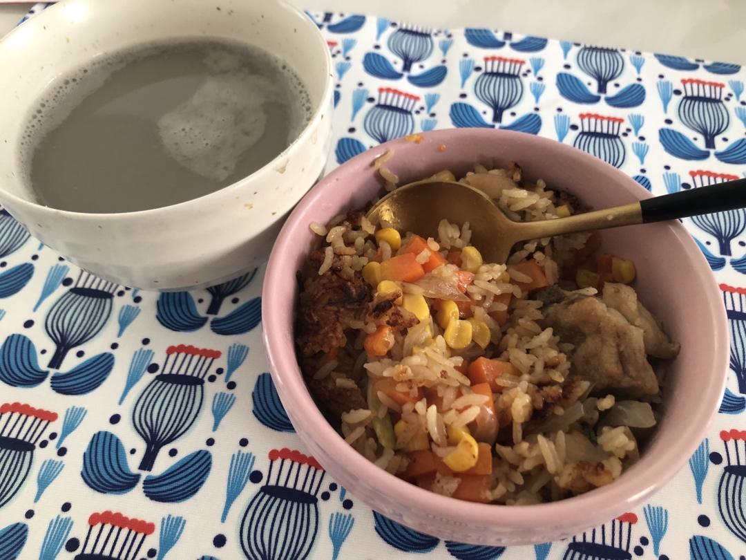 【排骨焖饭】