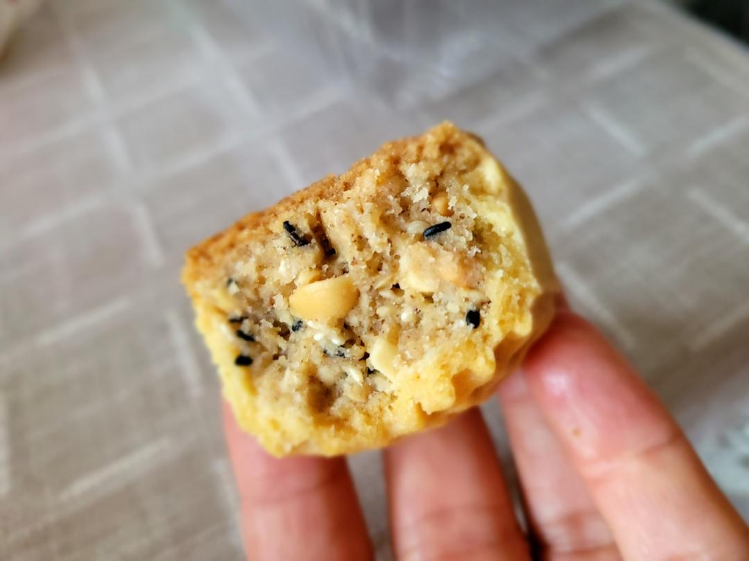 椒盐花生酥皮月饼