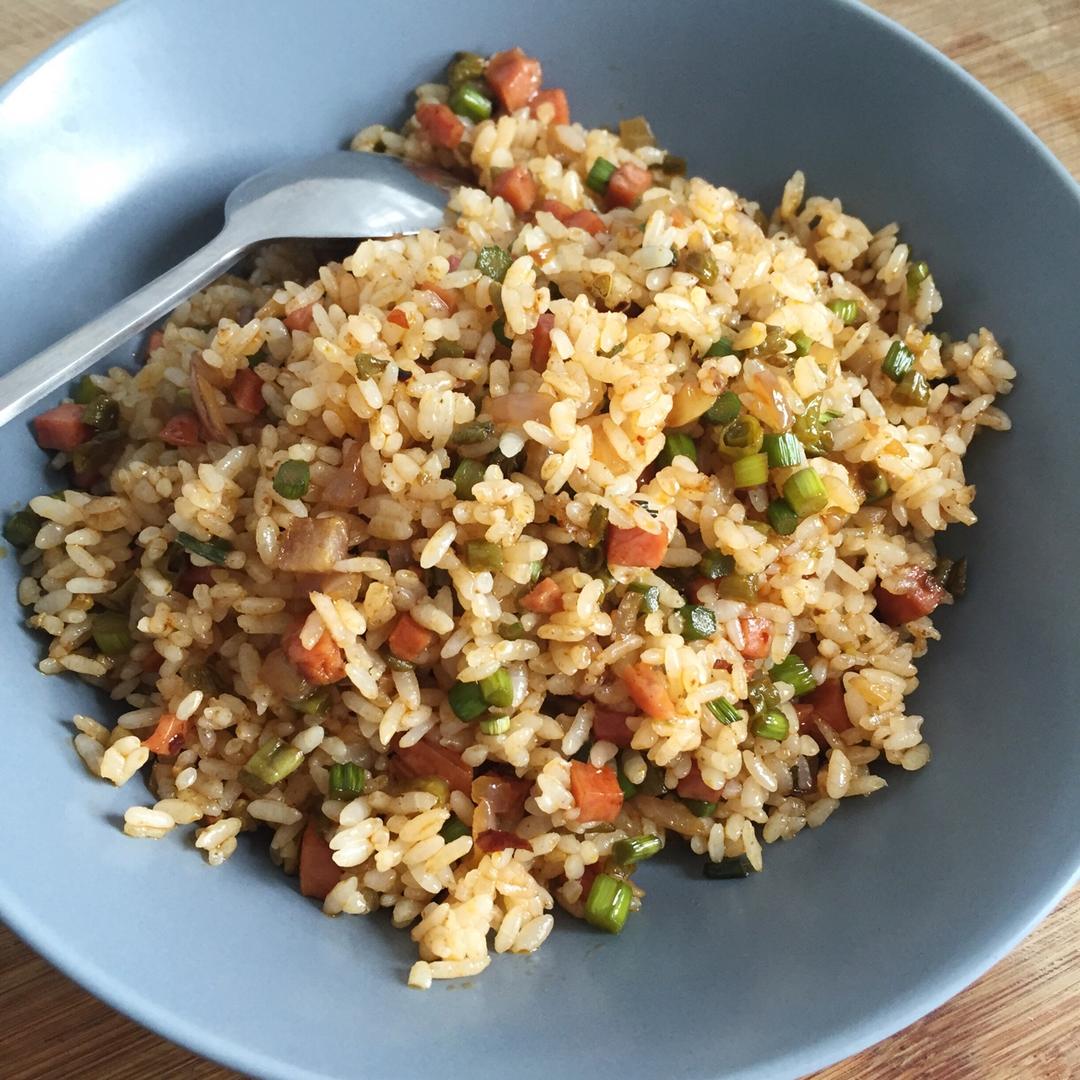 鸡蛋青豆炒米饭