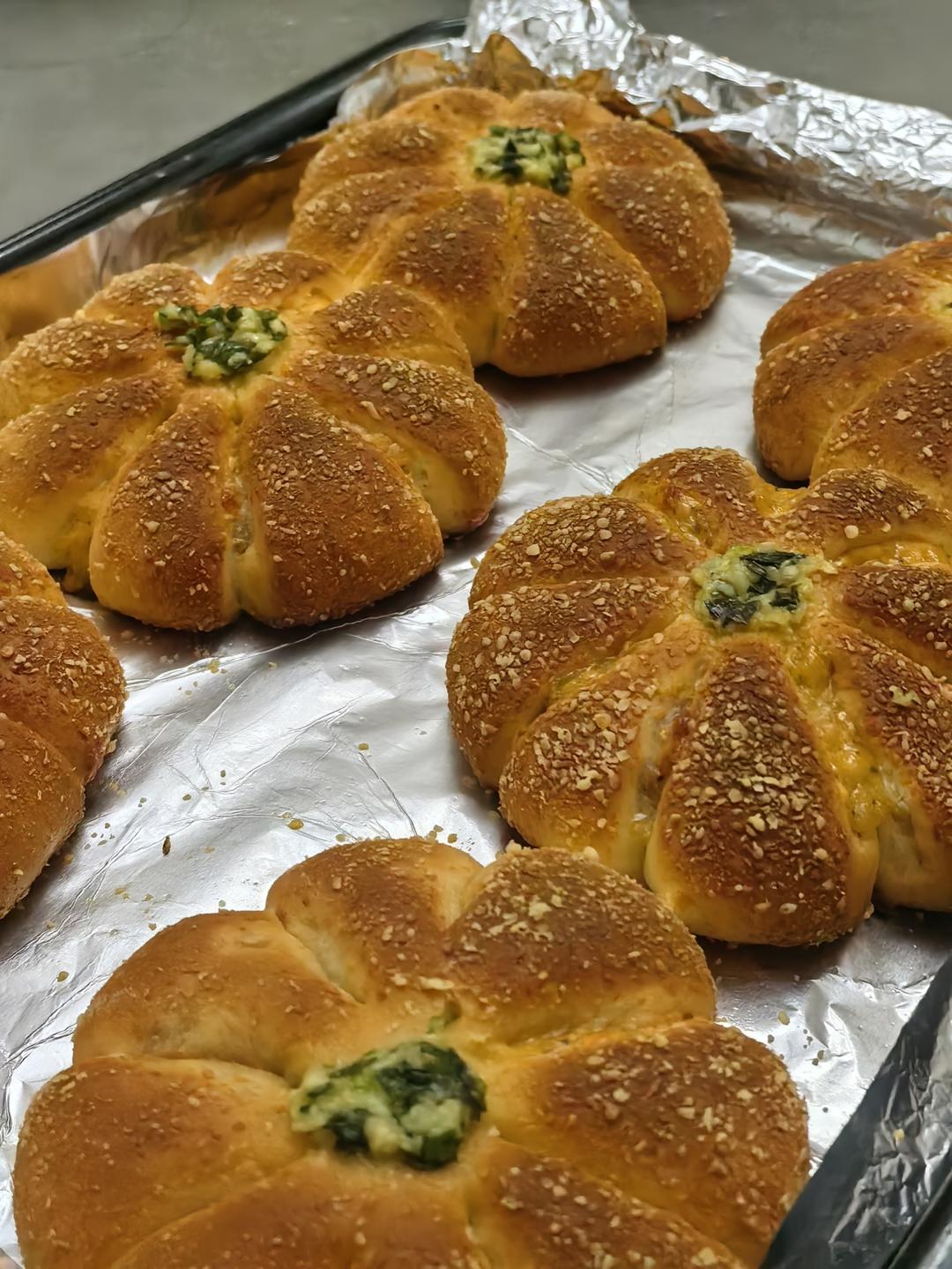 『美味咸香』椒盐土豆香肠花花包