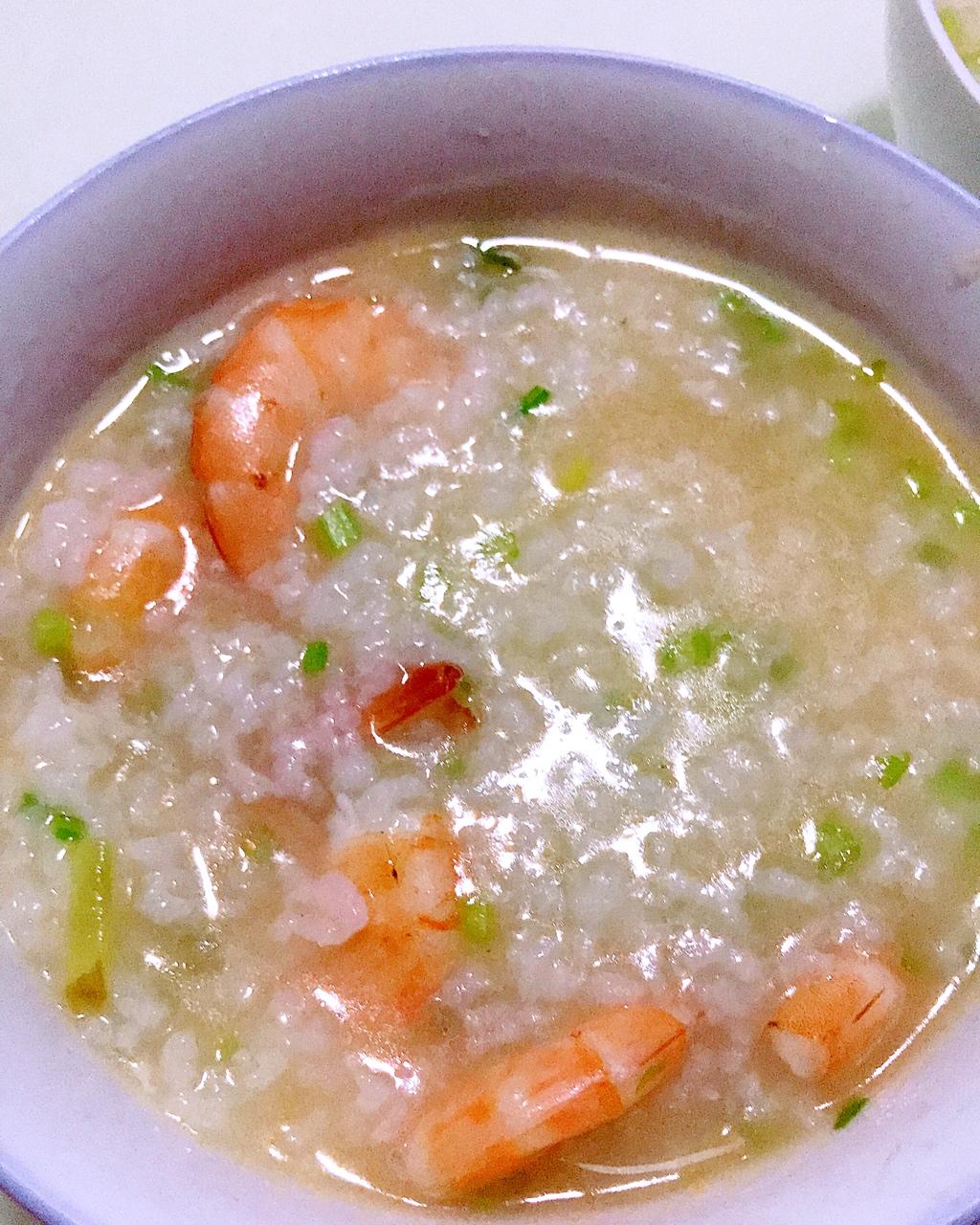 花初做的鲜虾砂锅粥