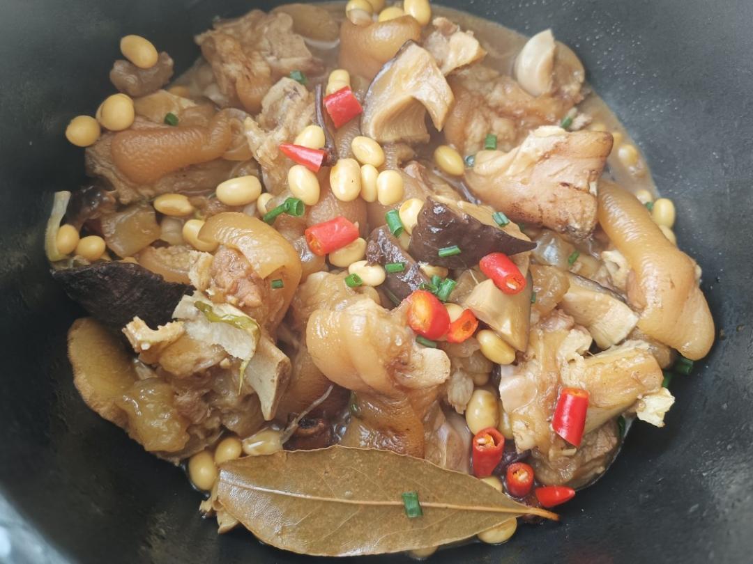 流口水的黄豆炖猪蹄     （参考黄小厨版本）