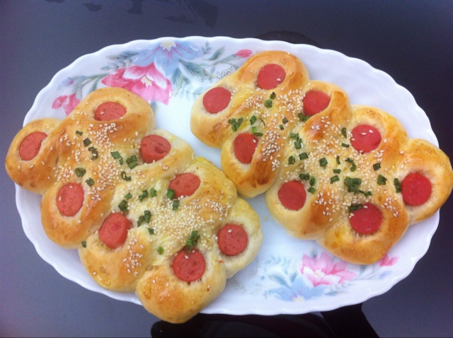 孤雁傲雪2012做的香葱芝麻火腿包