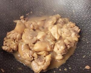 杏鲍菇炒鸡肉的做法 步骤4