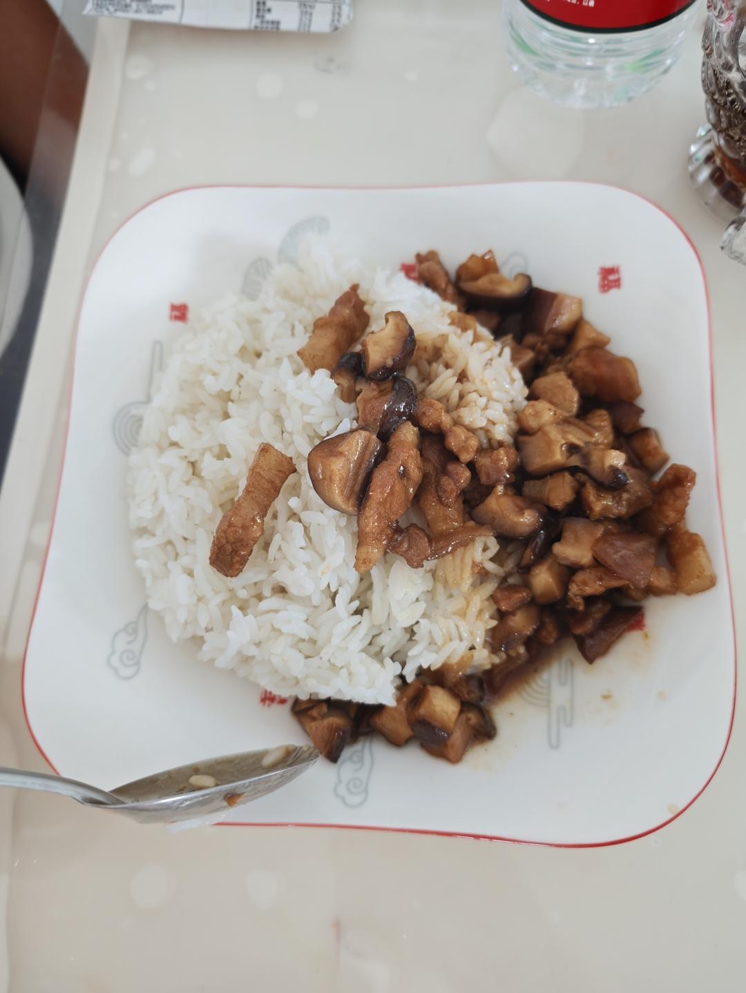 香菇卤肉饭造起来