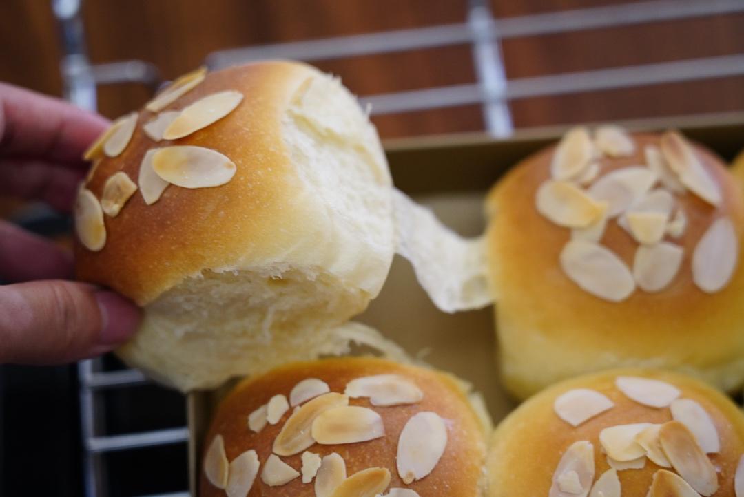 🥛超简单快手，柔软拉丝，一次发酵，牛奶小餐包